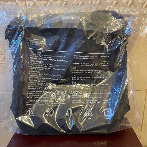 NWT PUMA x CHARLOTTE OLYMPIA BLACK CAT BUCKET BAG Case Purse Tote Strap NEW - Picture 3 of 12